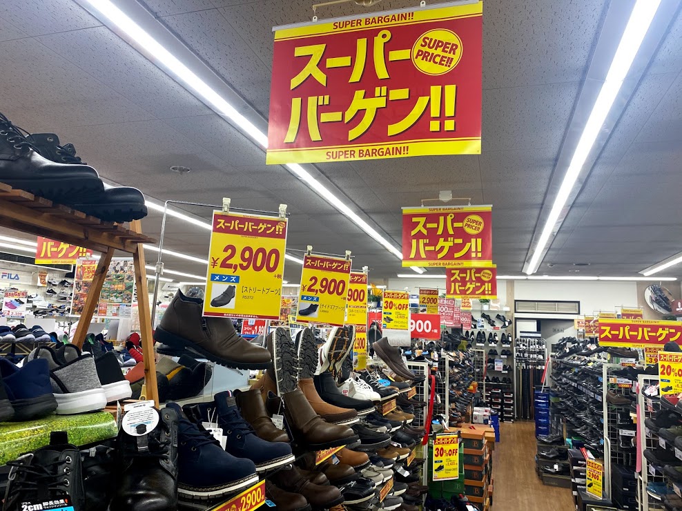 東京靴流通センター喜連店店内商品陳列