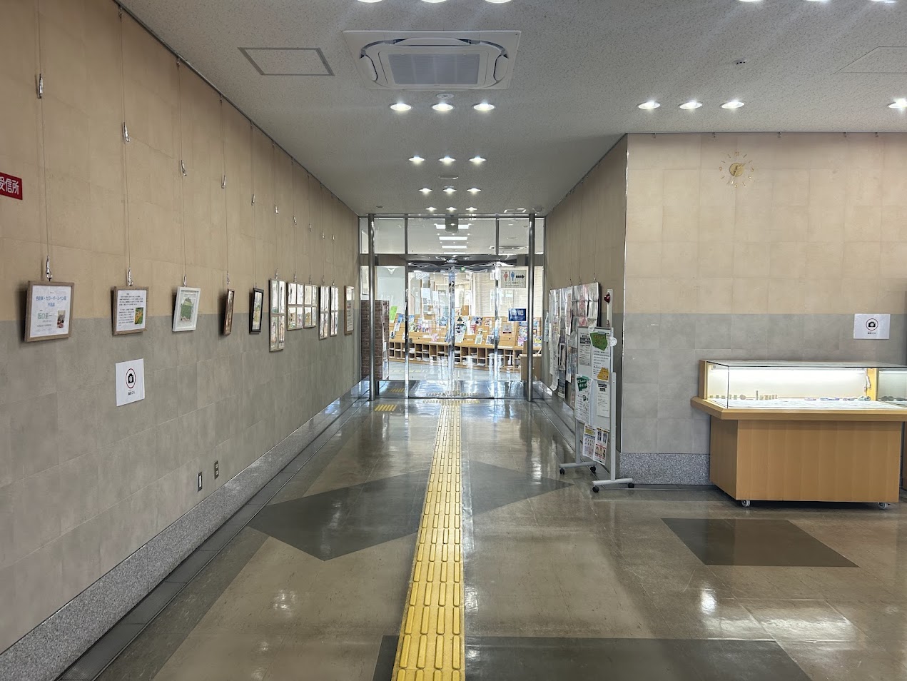 平野図書館エントランス2