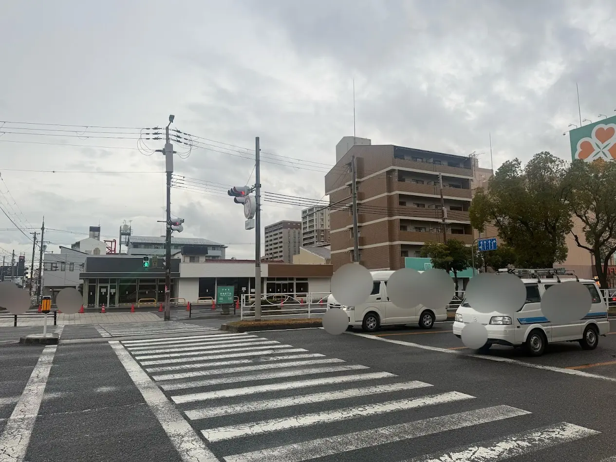 ライフ平野西脇店前道路
